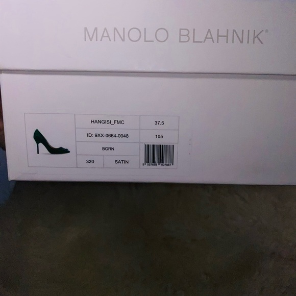 New with box authentic Manolo Blahnik hangisi heels - Picture 9 of 16
